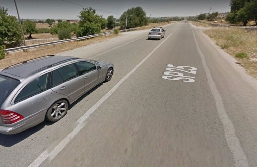 Quei sacchi sulla Ragusa-Marina di Ragusa sono frutto di scerbatura