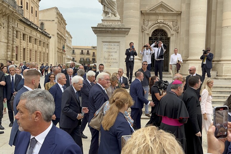 Mattarella e Steinmeier in piazza Siracusa, lungo applauso