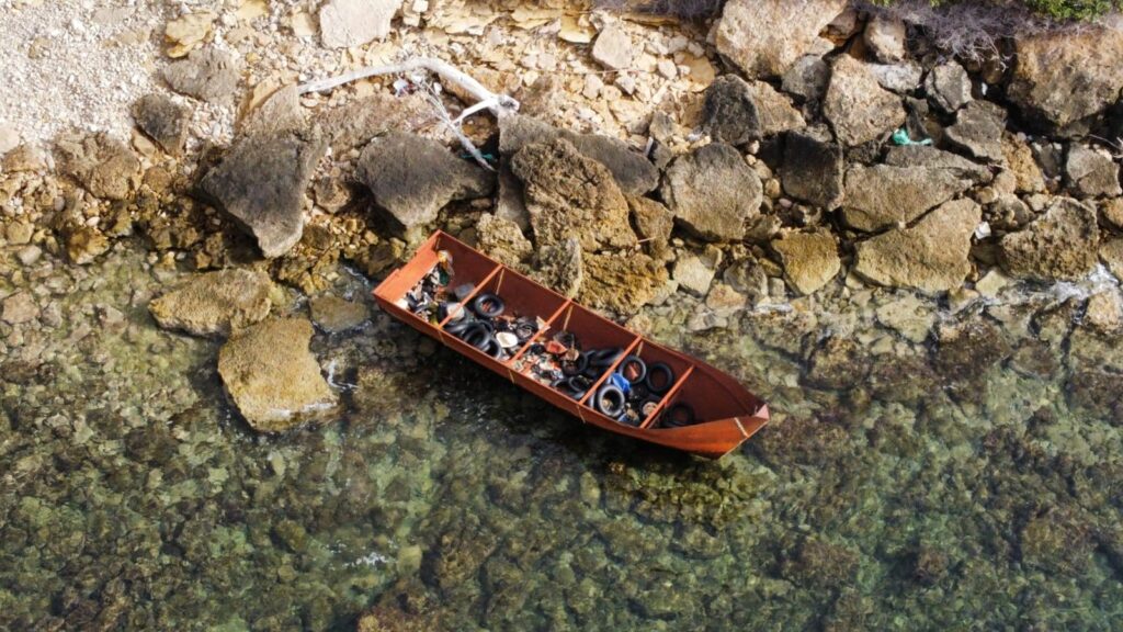 Sbarco fantasma con un barchino "bara" a Torre di Mezzo