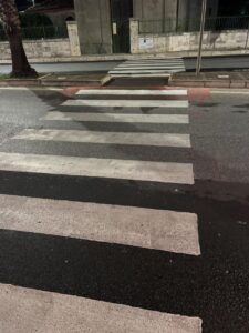 Grazie Ragusanews, in viale delle Americhe a Ragusa sono tornate le strisce