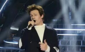 Lorenzo Licitra nei panni di Harry Stiles vince Tale e Quale Show