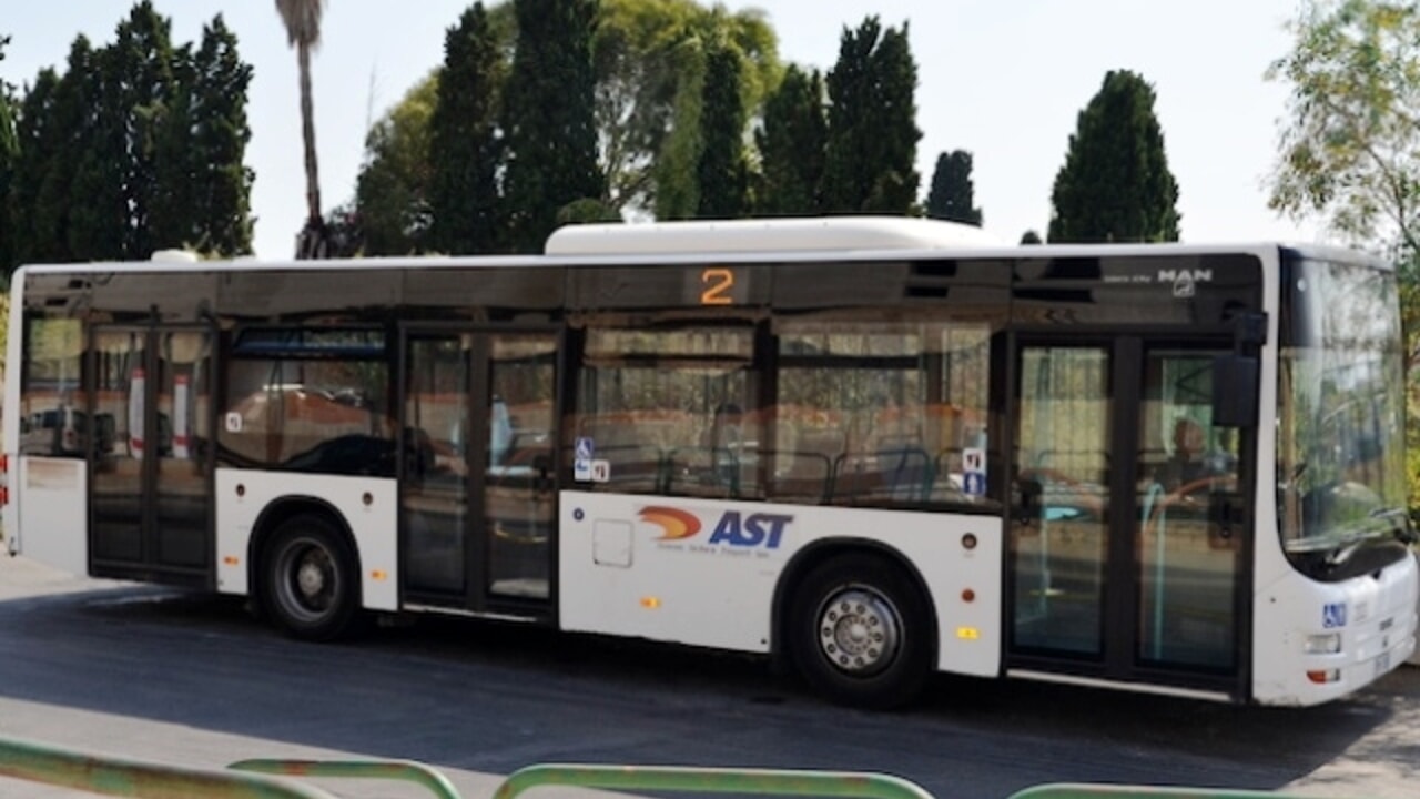 Disservizi Ast nel trasporto degli studenti, presentato esposto in procura