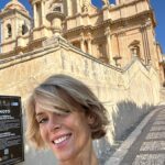A Noto Julie Andrieu, conduttrice televisiva e radiofonica francese