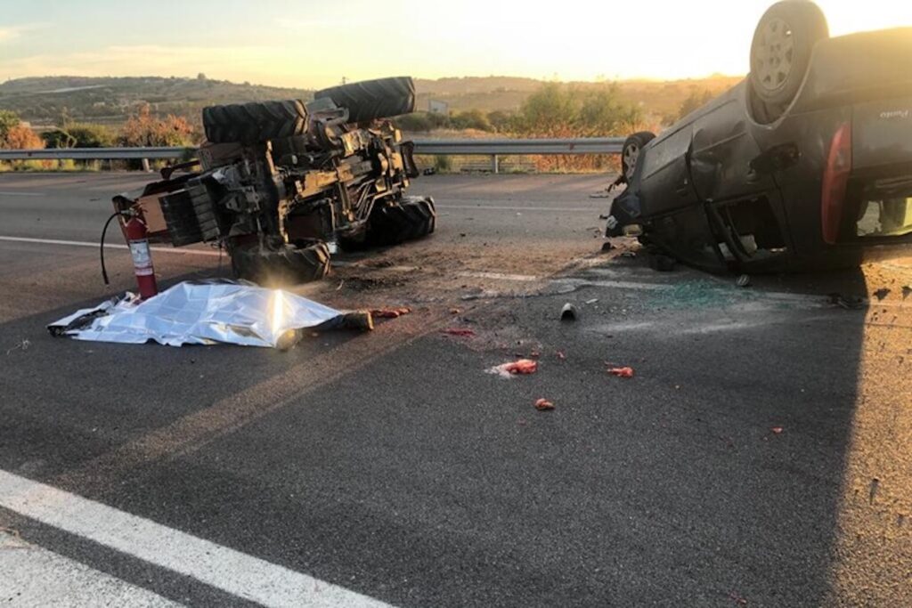 Scontro tra un'auto ed un trattore: un morto