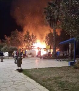 Ore 20, va a fuoco uno chalet a Pozzallo. VIDEO