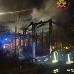 Pozzallo, incendio distrugge chalet, si teme il dolo