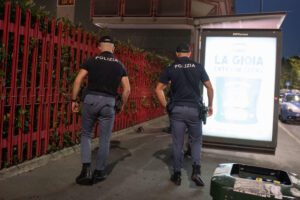 SparÃ² alle gambe di due giovani, arrestato il rapper Shiva