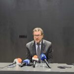 Borsa: Europa fiacca attende la Bce, Milano -0,8%