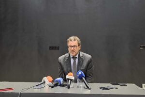 Borsa: Europa fiacca attende la Bce, Milano -0,8%
