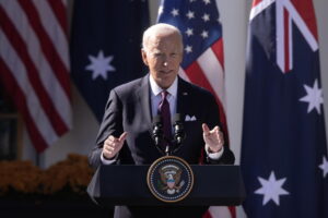 Biden al Congresso, approvare divieto armi d'assalto