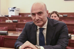 Biden al Congresso, approvare divieto armi d'assalto