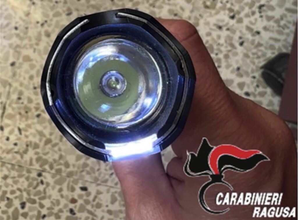 Ragusa, il tunisino con lo storditore elettrico