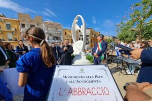 A Siculiana inaugurato monumento alla pace e all'accoglienza