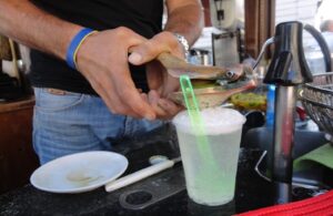 Ubriaco al chiosco, chiedeva altro alcol, arrestato per violenza