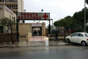 Ciclista investita da automobilista pirata a Palermo