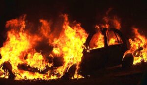 Ispica, va a fuoco una 500 a metano