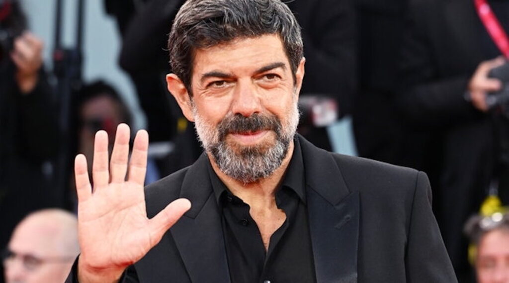 Pierfrancesco Favino: "In passato ho avuto un'esperienza omosessuale"