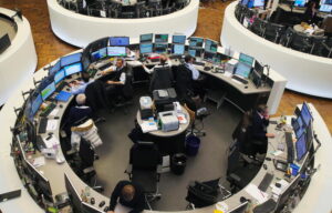Borsa: l'Europa chiude in rialzo, Francoforte +0,76%