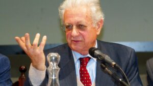 Luigi Berlinguer è morto, ex ministro dell'Istruzione, cugino di Enrico
