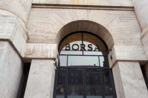 Borsa: Milano chiude in netto rialzo dell'1,77%