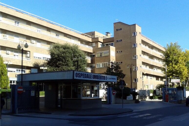Nonno e la nipote investiti da moto nel Siracusano, feriti