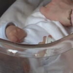 Neonata morta per rigurgito, disposta autopsia