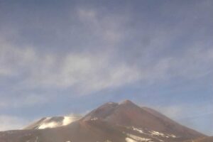 Etna, riprende vigore l'attività stromboliana del cratere di Sud Est