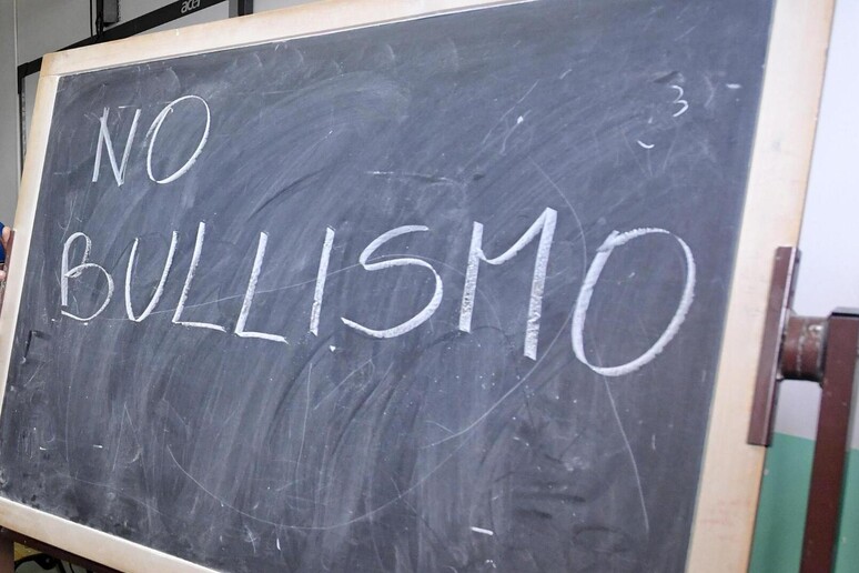 Tredicenne si toglie la vita a Palermo, forse vittima dei bulli
