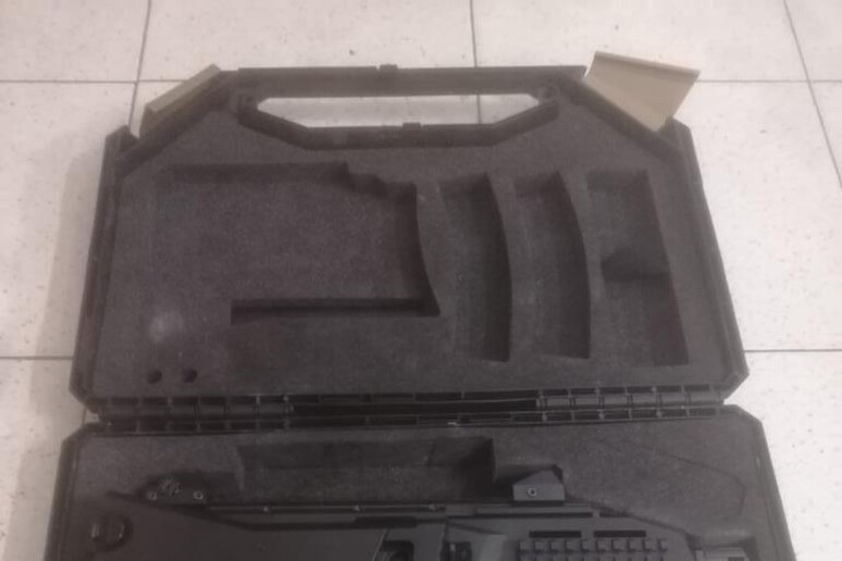 Mafia: mitraglietta Skorpion in casa titolare di bar a Palermo