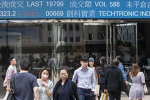 Borsa: Hong Kong positiva, apre a +0,87%