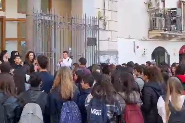 Un minuto di rumore in liceo a Palermo in ricordo di Giulia