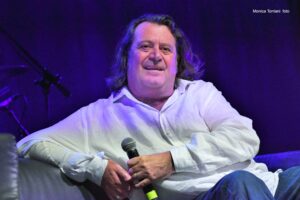 Libro, Stefano Senardi: “La musica è un lampo”