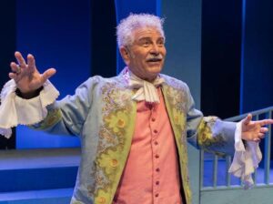 Enrico Guarneri è Il Bugiardo in teatro a Comiso