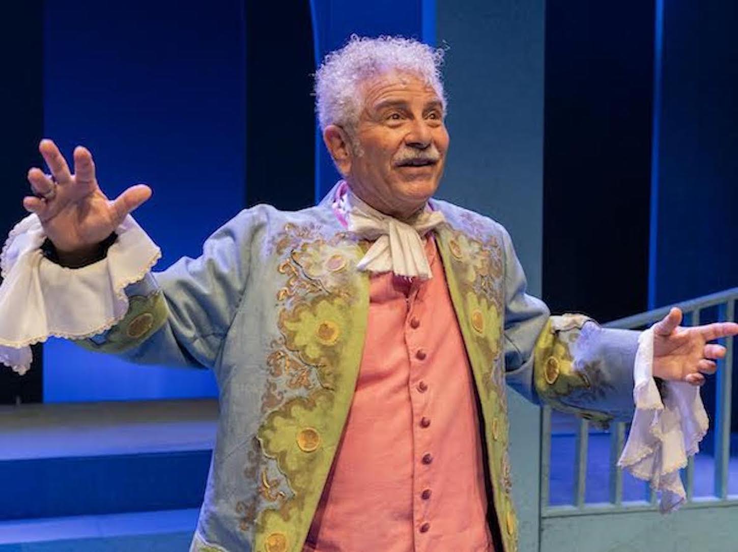 Enrico Guarneri è Il Bugiardo in teatro a Comiso