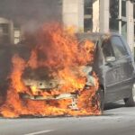 Auto in fiamme in centro a Catania, automobilista estratto dalle lamiere