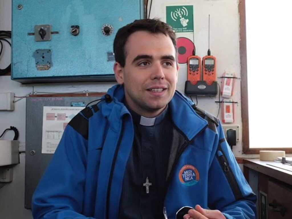 Don Ferrari, i migranti e l'inchiesta di Ragusa