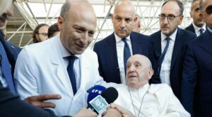 Sergio Alfieri, il chirurgo del Papa indagato per falso