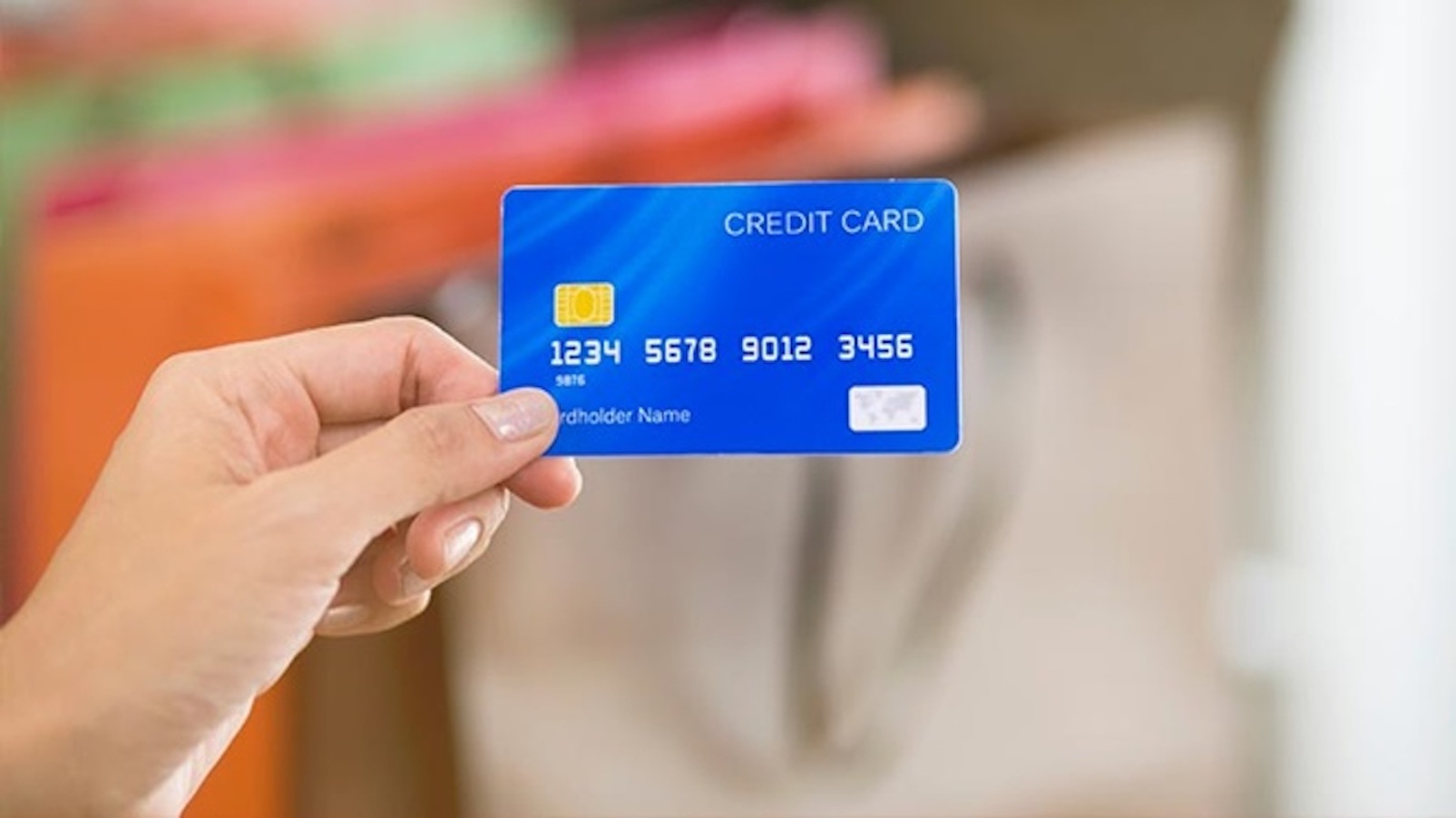Arrestato il giovane con le carte di credito false