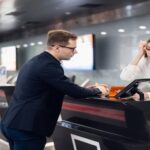 L&rsquo;hostess di terra Ryanair a Catania ci scaccia come mosche