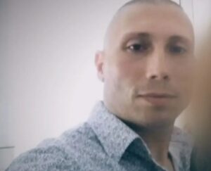 Ha confessato la donna che ha sfregiato l’ex marito con l’acido