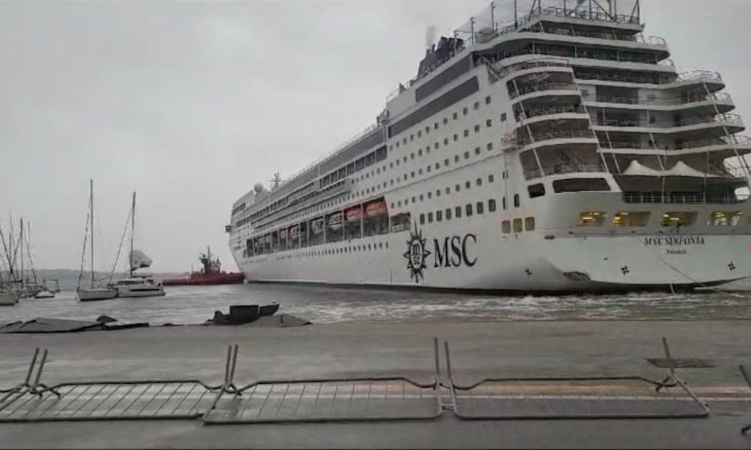 Tromba d’aria a Siracusa, nave rompe gli ormeggi in porto