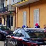 Bambina di 5 anni precipita dal secondo piano, salvata dai fili biancheria