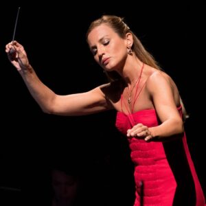 Orchestrali della Sinfonica stroncano Beatrice Venezi: “Non sa dirigere”