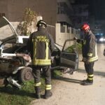 Con auto contro pilastro, morti due 23enni: ragazza aveva fatto compleanno