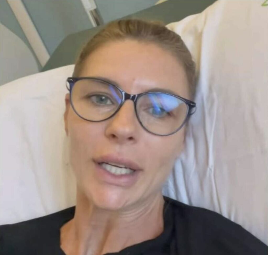 Martina Colombari operata d'urgenza all'addome