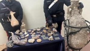 Archeologia, scoperto tombarolo che aveva in casa alligatore mummia