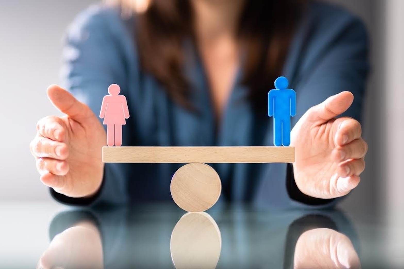 Logos: “Certifica la tua azienda per la parità di genere”