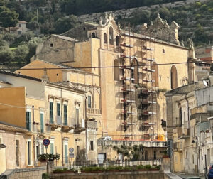 Lavori urgenti alla volta della chiesa del Carmine a Scicli