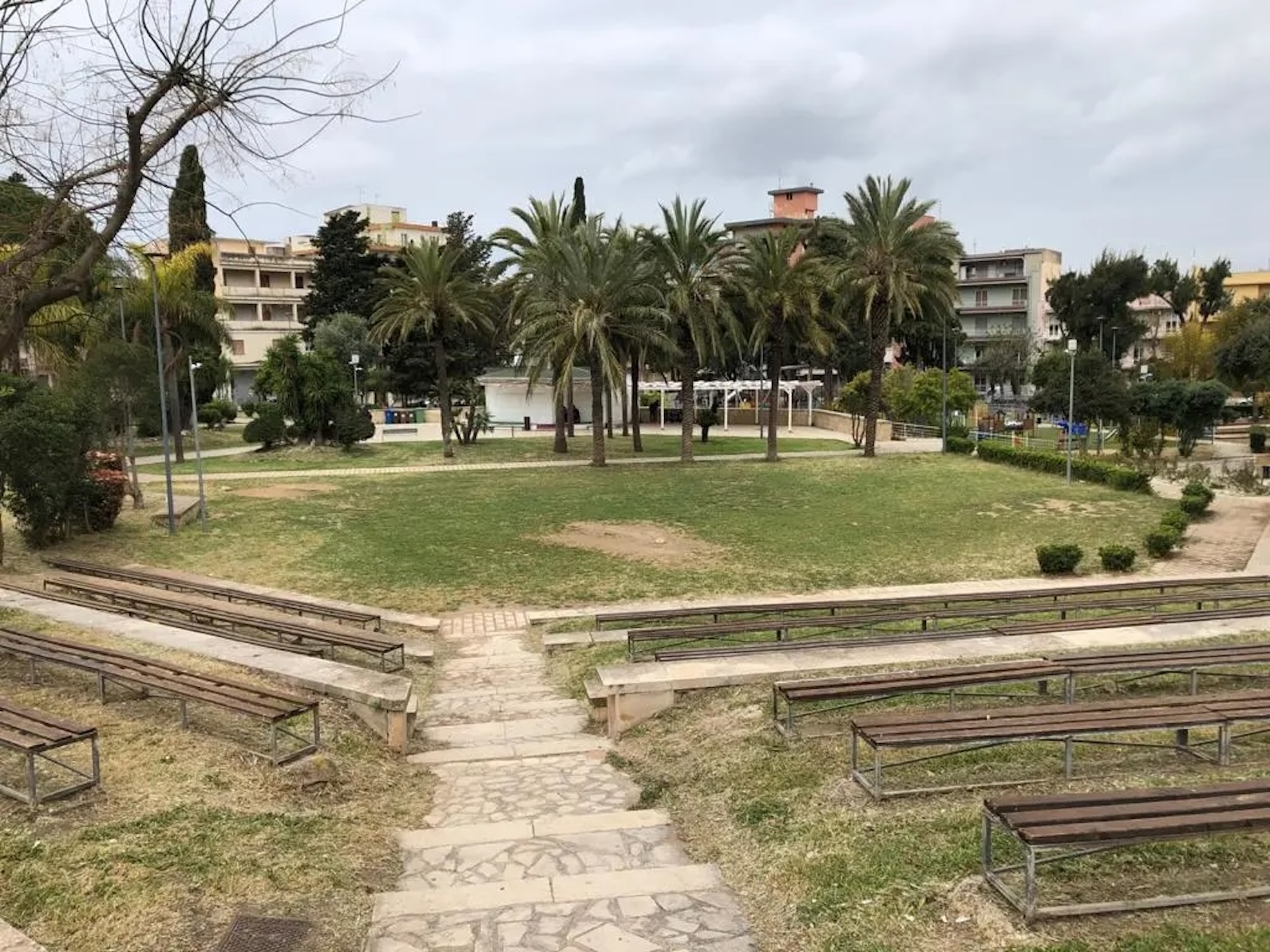 Bimba di 16 mesi ingerisce hashish alla villa comunale di Comiso