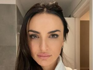 Arisa ad Acate, esibizione piano e voce